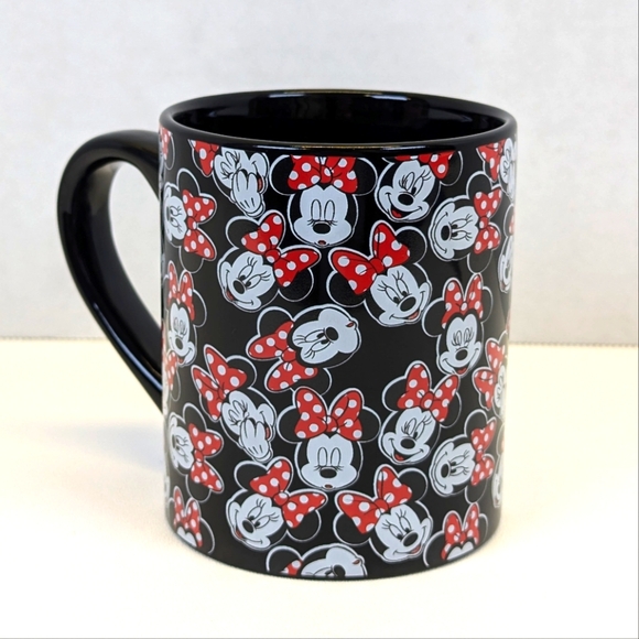 Disney Minnie Mouse All Over 14oz Ceramic Tea Coffee Mug Silver Buffalo - Picture 2 of 5